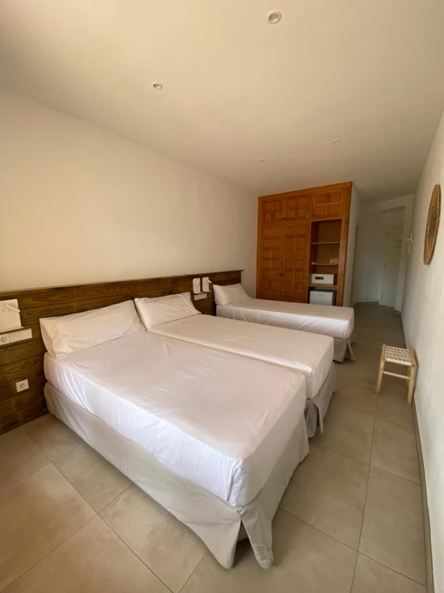 Hostal Palmaria Santanyi Exterior photo