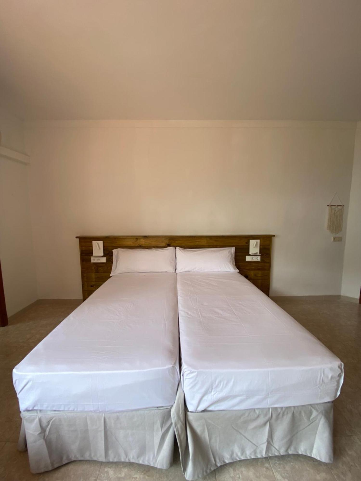 Hostal Palmaria Santanyi Exterior photo