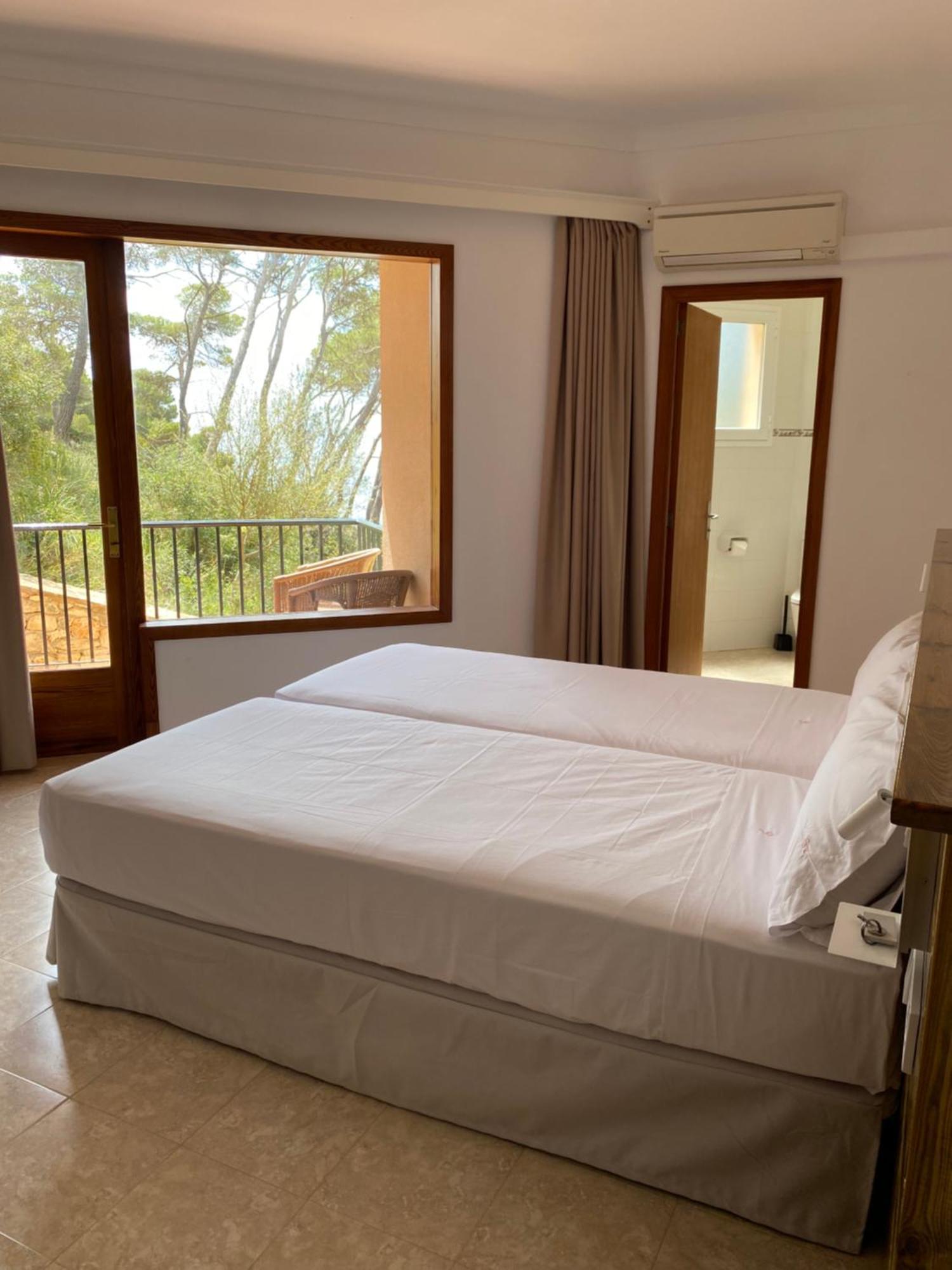 Hostal Palmaria Santanyi Exterior photo