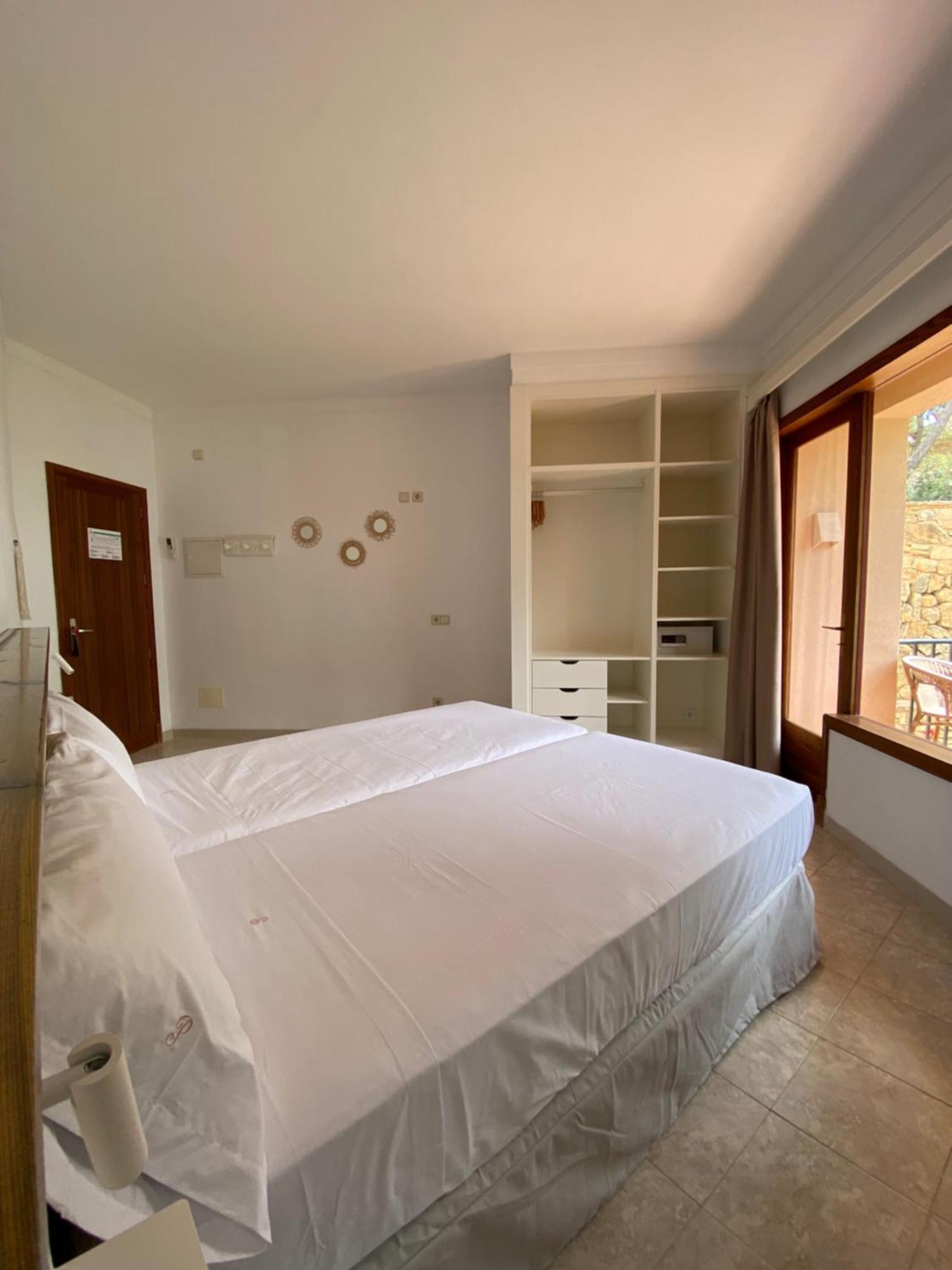 Hostal Palmaria Santanyi Exterior photo