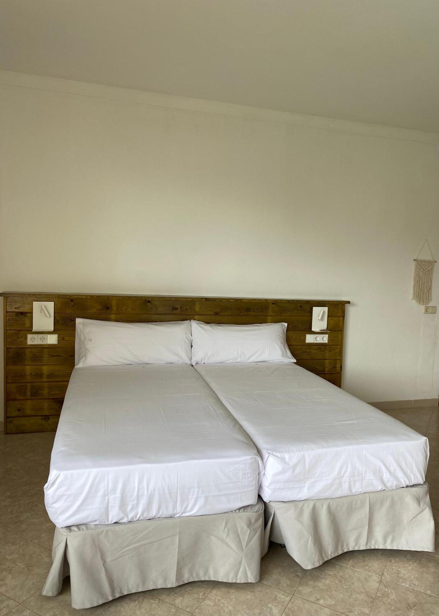Hostal Palmaria Santanyi Exterior photo
