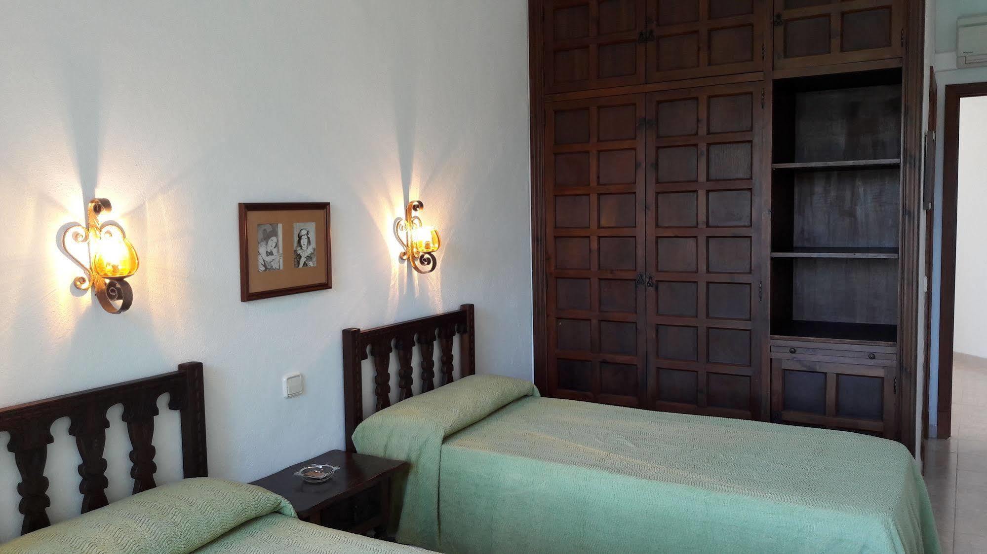 Hostal Palmaria Santanyi Exterior photo